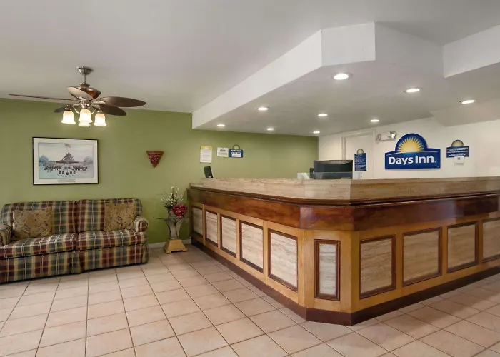 Days Inn By Wyndham Port Royal/Near Parris Island